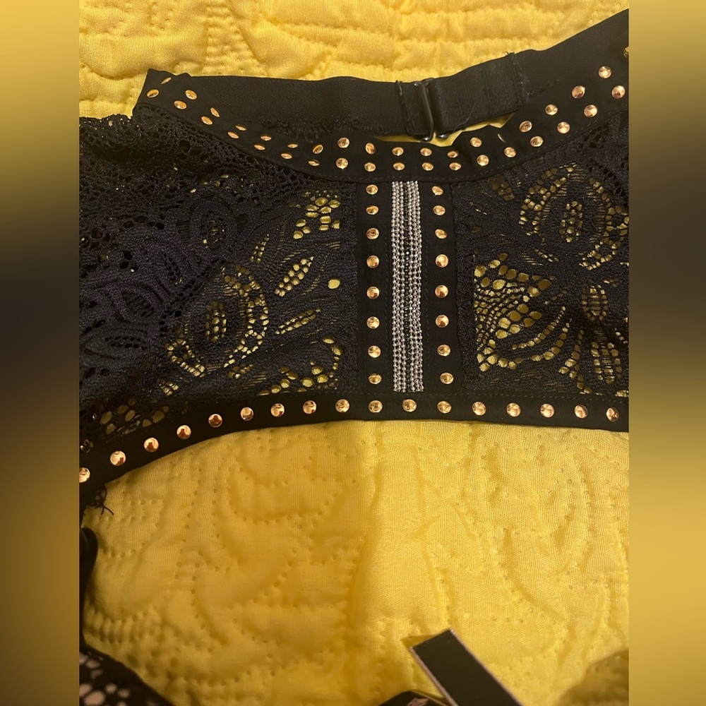 Previously Loved Vs Bra - image 3